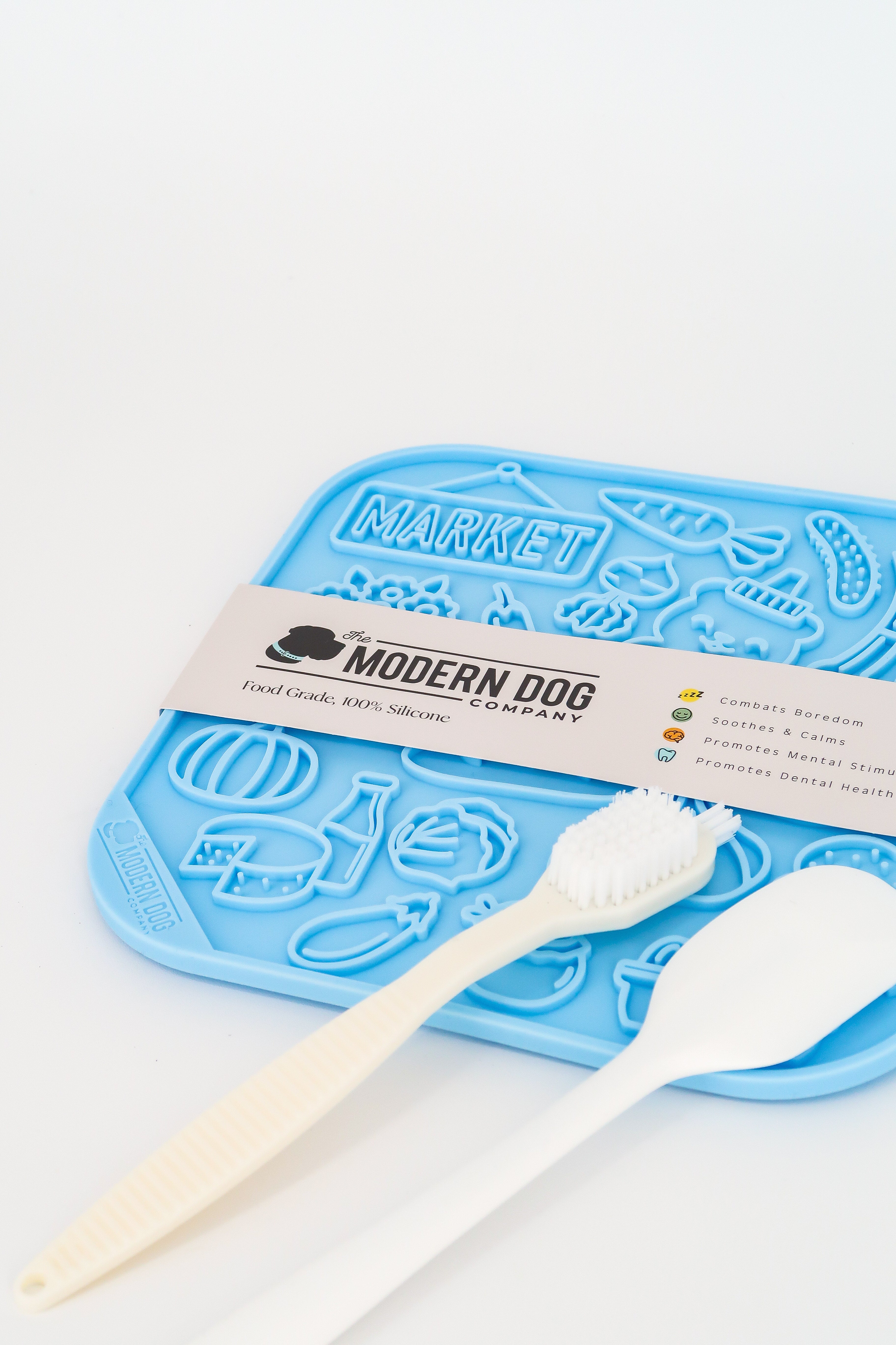 Pawlyn lick mat set with spatula and scrub brush – image 5